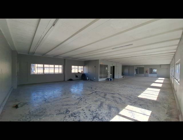 490M² SHOWROOM TO LET IN WYNBERG